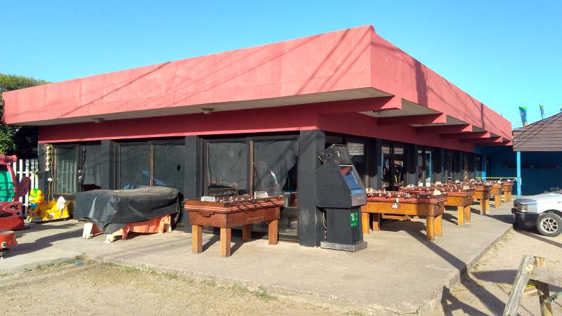 Vista exterior de STOP Atracciones antes de abrir al público